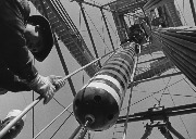 Спуск ядерного заряда в скважину