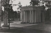 49. Вход в парк
